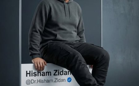 رجل يجلس بشكل عفوي على إطار واجهة مستخدم فيسبوك