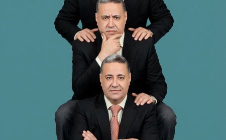 رجل بالغ مكرّرًا ثلاث مرات، ومكدّسًا عموديًا في ترتيب مرح وإنساني يشبه الطوطم